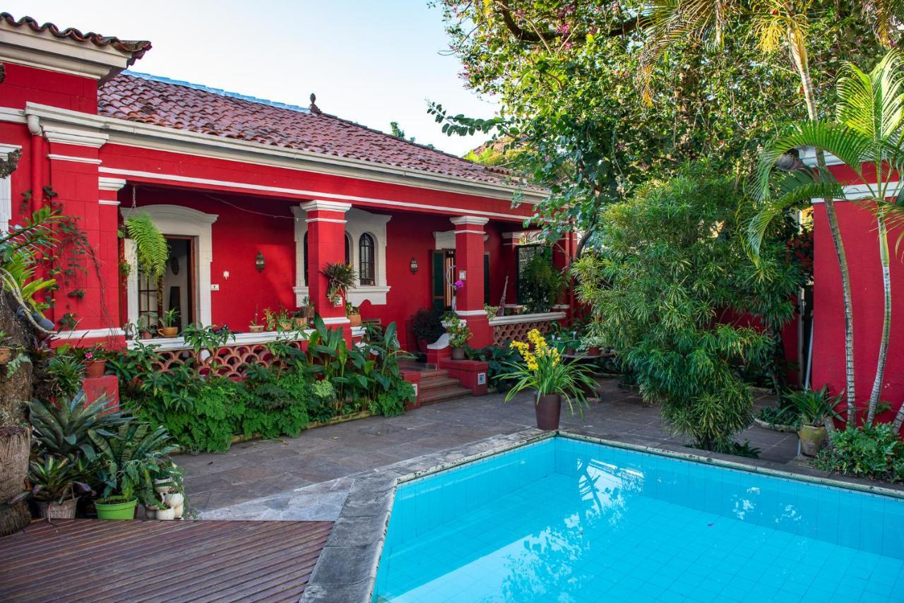 Casa Vermelha Bed and breakfast