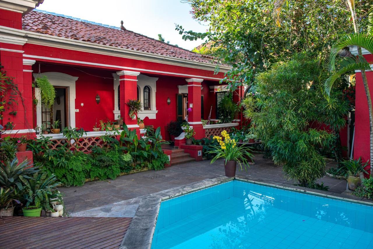 Casa Vermelha Bed and breakfast